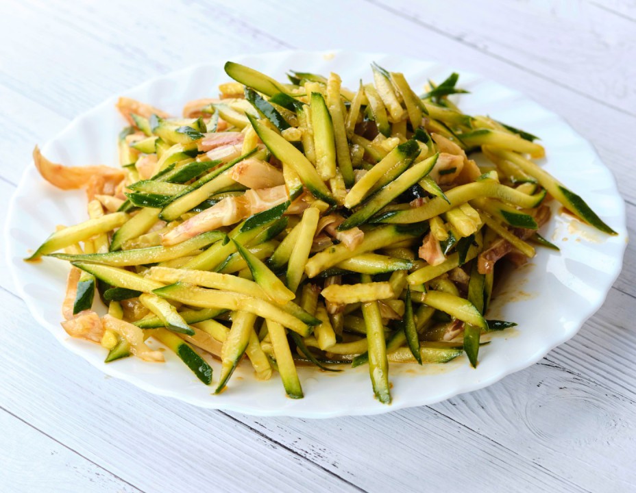 Салат из свиных ушей