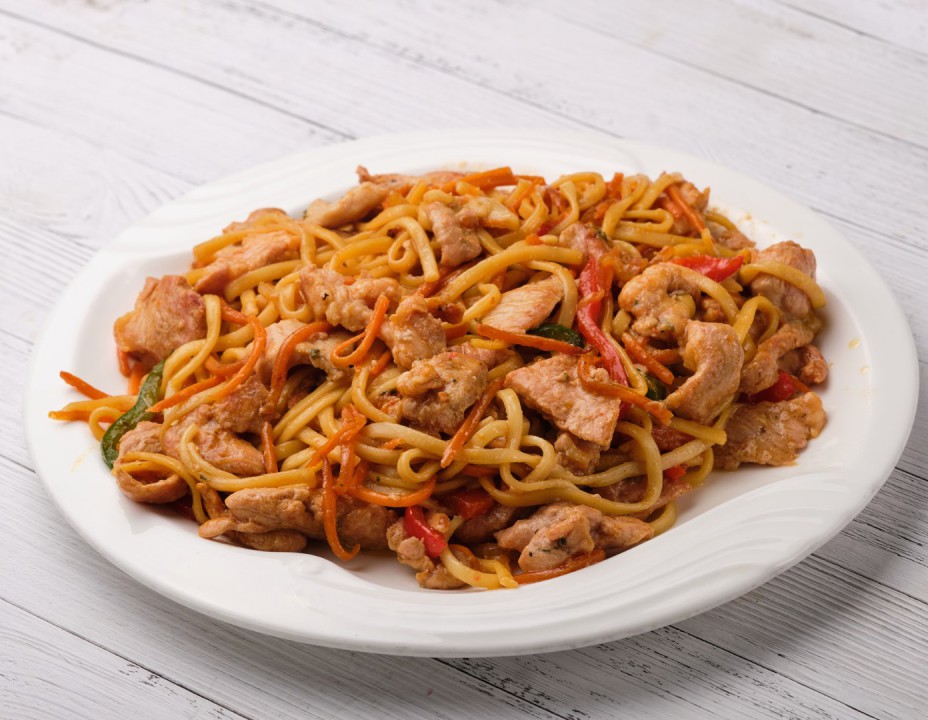 Свинина жареная с лапшой и овощами