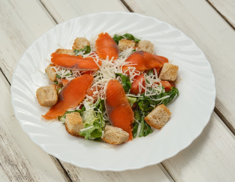 Салат "Цезарь с кетой"