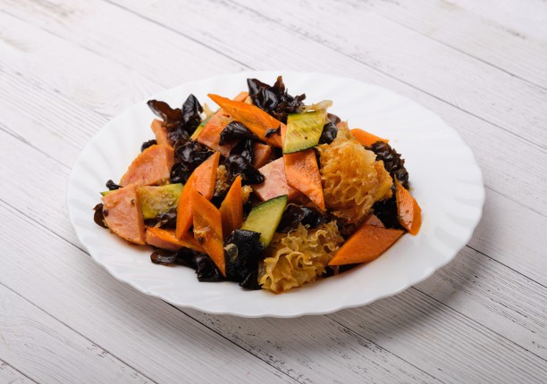 Салат из древесных грибов