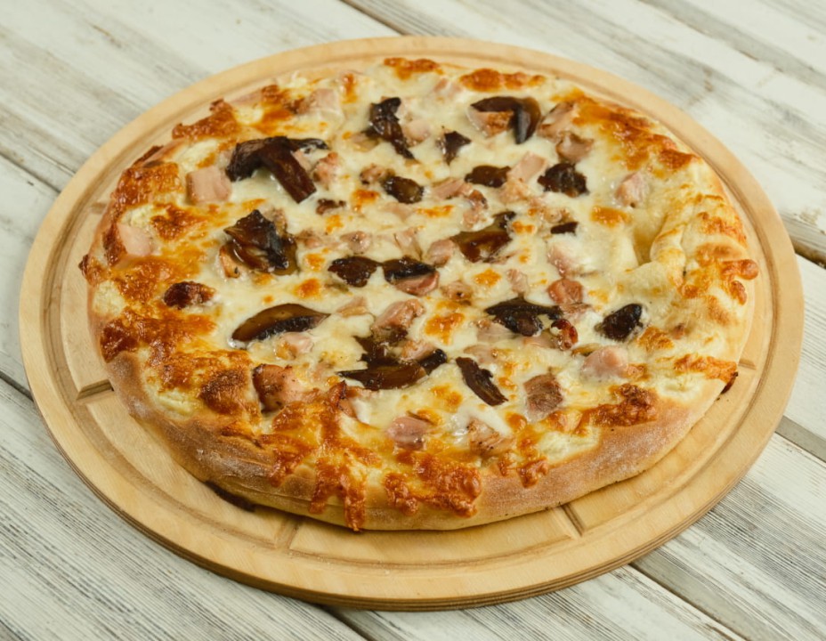 Пицца "С курицей и грибами в сметанно-чесночном соусе"