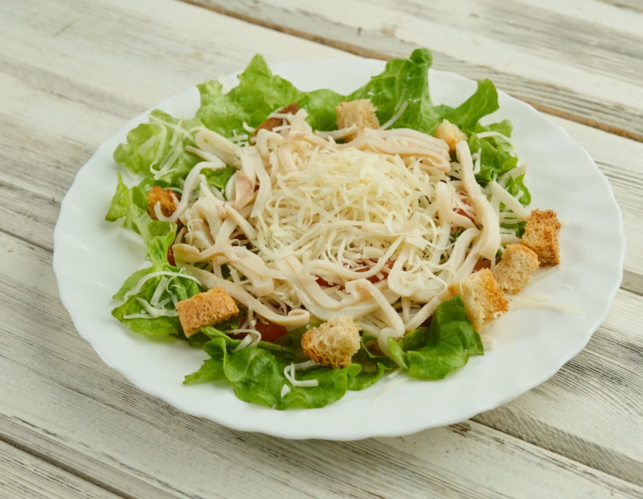 Салат "Цезарь с кальмаром"