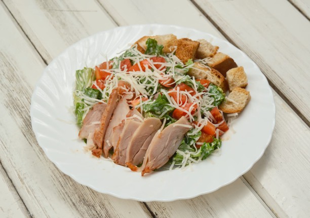 Салат "Цезарь с курицей"