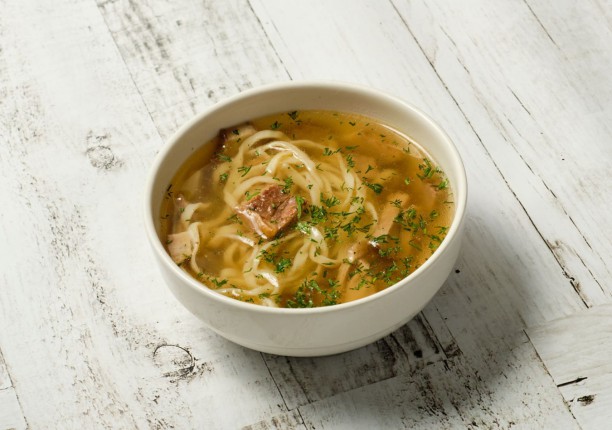 Суп с говядиной и домашней лапшой