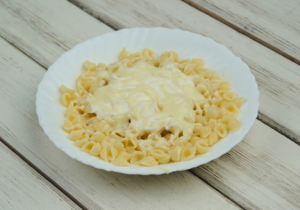 Лапша  с  сыром  и сметаной
