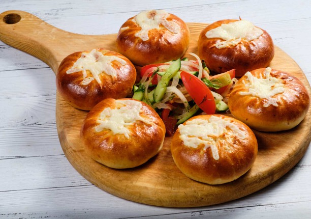 Буузы печеные с мясом и сыром