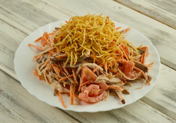 Салат с языком и картофелем пай