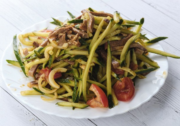 Салат из языка (в соевом соусе)