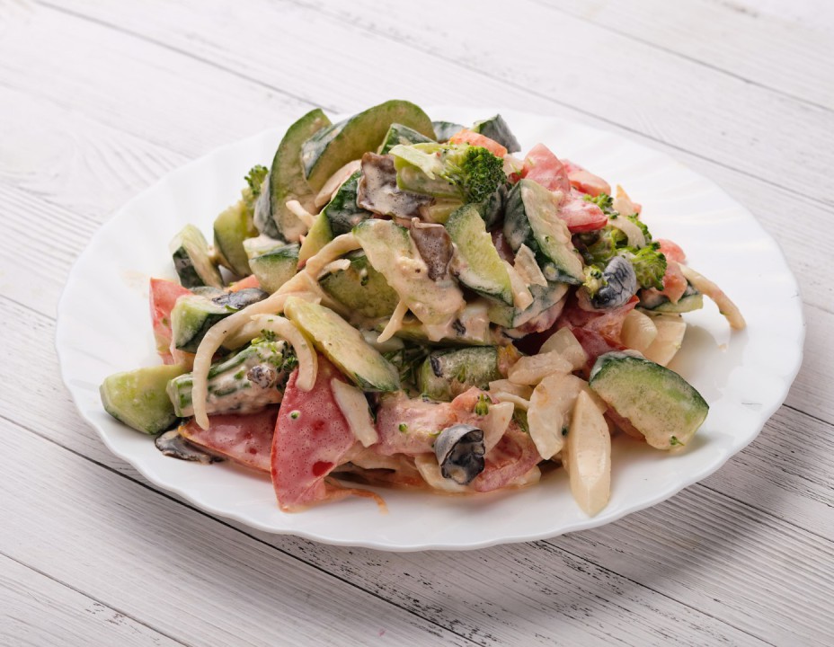 Салат из брокколи (с майонезом)