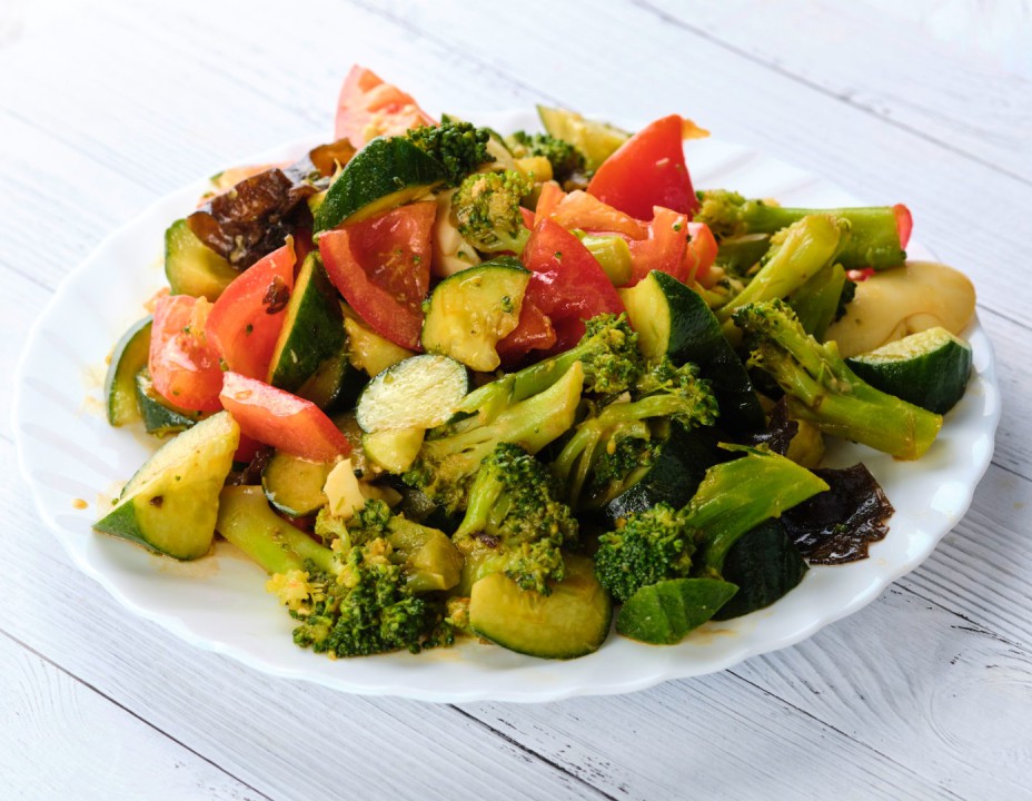 Салат из брокколи (в соевом соусе)